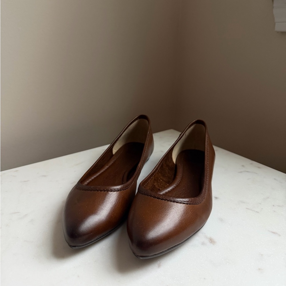 Frye Leather Pointed-Toe Flats – Brown